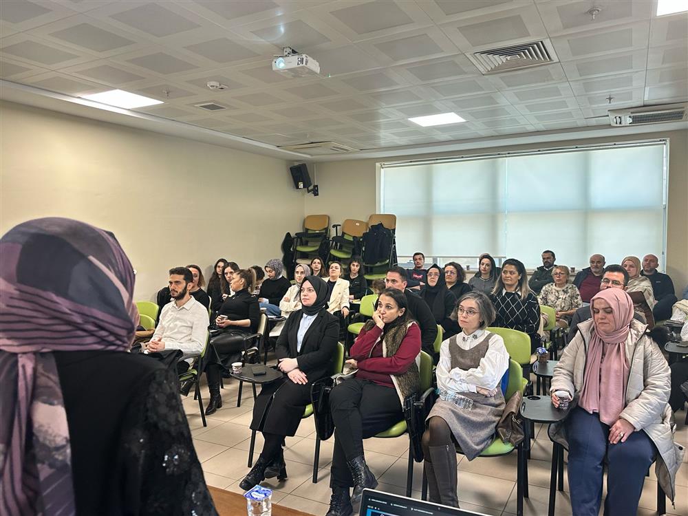 RİZE’DE SAĞLIK ÇALIŞANLARINA BULAŞICI HASTALIKLARLA MÜCADELE EĞİTİMİ