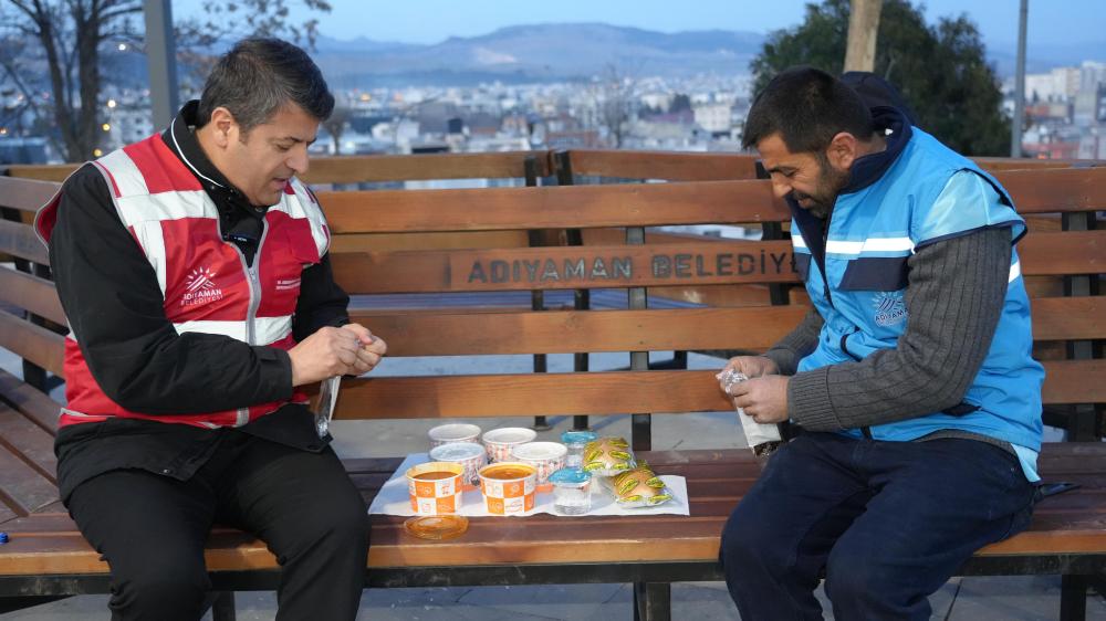 BAŞKAN TUTDERE, İFTAR TOPUNU ATAN BELEDİYE EMEKÇİSİNİ ZİYARET ETTİ