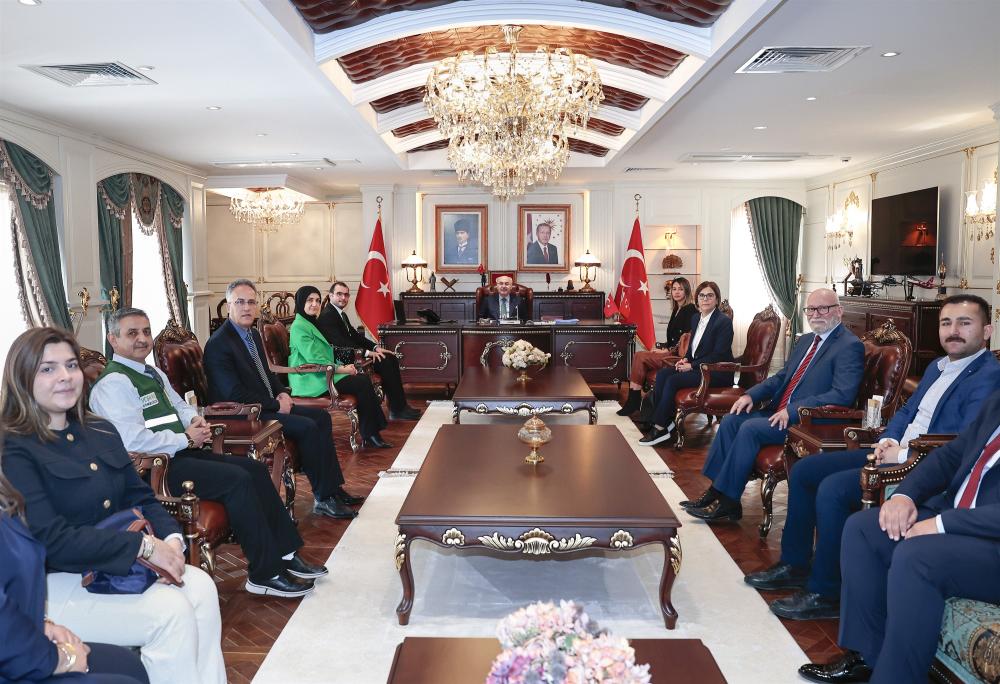 YEŞİLAY ADANA ŞUBESİ’NDEN VALİ KÖŞGER’E YEŞİLAY HAFTASI ZİYARETİ