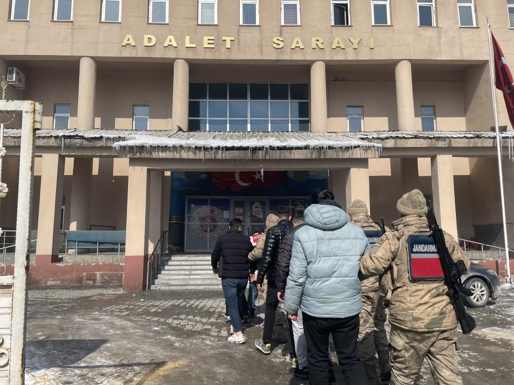 HAKKÂRİ JANDARMASI SİBER OPERASYONLA DOLANDIRICILIK ÇETESİNİ ÇÖKERTTİ