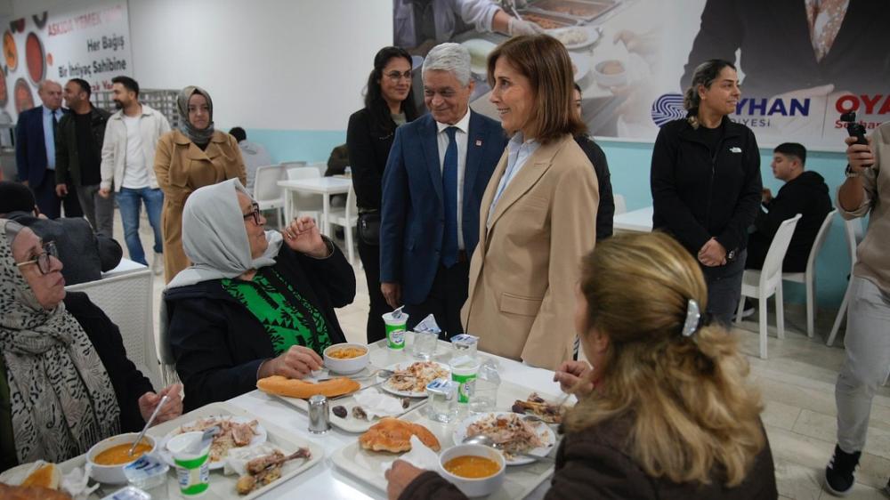 BAŞKAN OYA TEKİN, YEŞİLYURT KENT LOKANTASI’NDA YURTTAŞLARLA İFTAR YAPTI