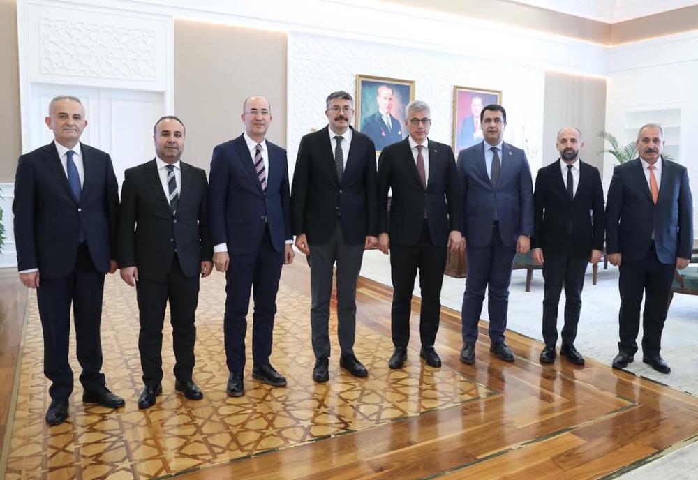 HAKKARİ’DE SAĞLIK HİZMETLERİ GÜÇLENİYOR: VALİ VE BELEDİYE BAŞKANLARINDAN ÖNEMLİ ZİYARET