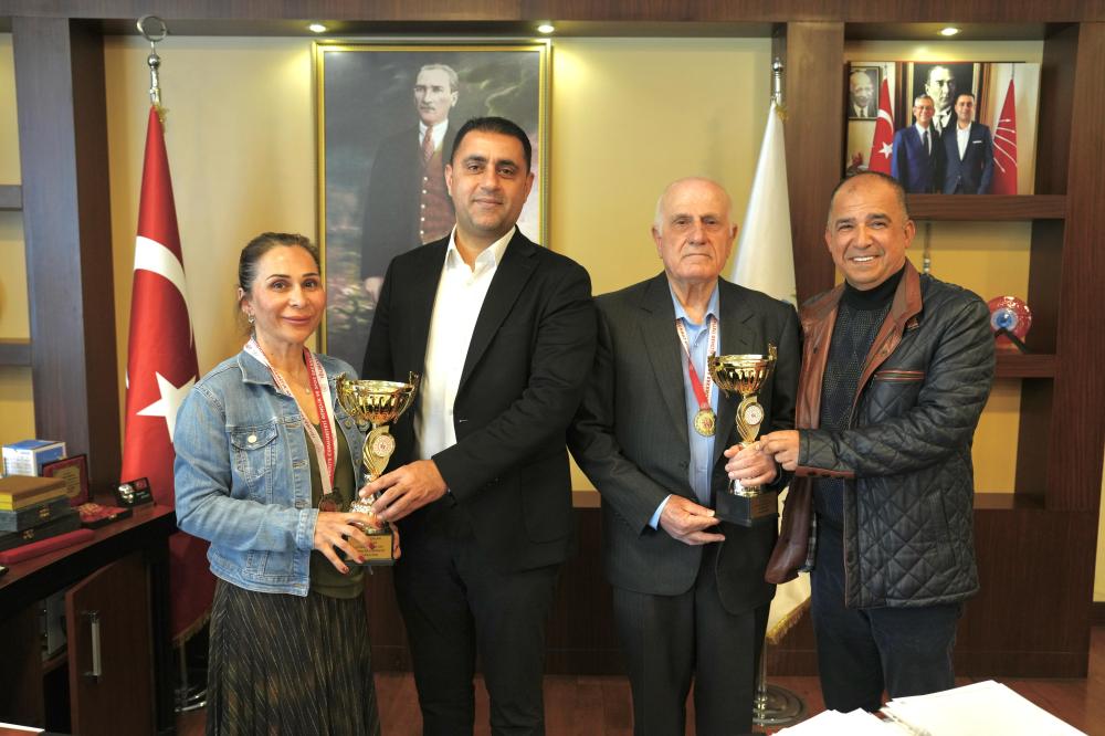 YÜREĞİR DEMİRSPOR HALK OYUNLARI EKİBİNDEN BAŞKAN KOZAY’A TEŞEKKÜR ZİYARETİ