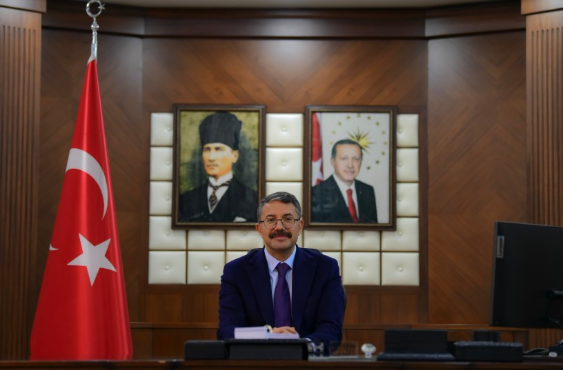 HAKKARİ VALİSİ ALİ ÇELİK’TEN 8 MART DÜNYA KADINLAR GÜNÜ MESAJI