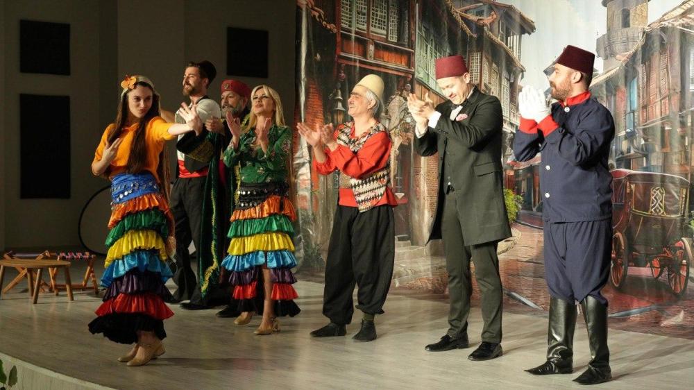 ADIYAMAN’DA “KANLI NİGAR” TİYATRO OYUNU YOĞUN İLGİ GÖRDÜ