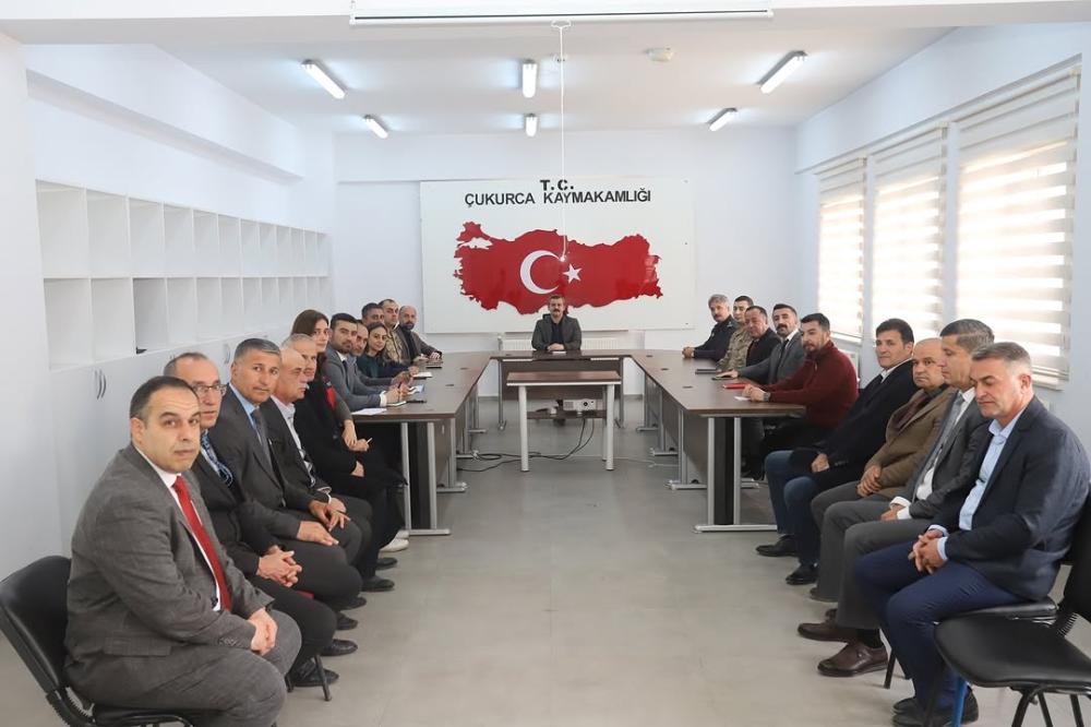ÇUKURCA’DA SAHİPSİZ HAYVANLAR İÇİN ÇÖZÜM TOPLANTISI YAPILDI