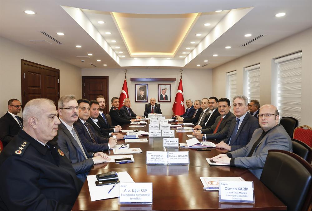 VALİ KÖŞGER: “BELEDİYELER BARINAKLARINI EN KISA SÜREDE İNŞA EDECEK”
