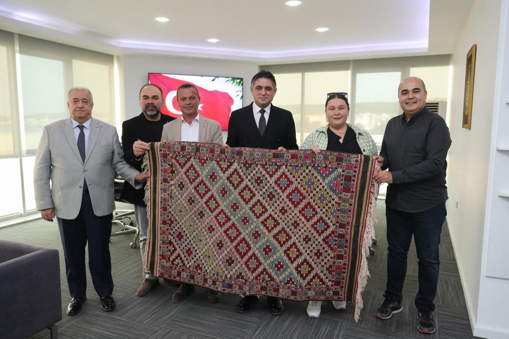 ALİAĞA’NIN ASIRLIK DEĞERİ HELVACI KİLİMİ RESMEN TESCİLLENDİ