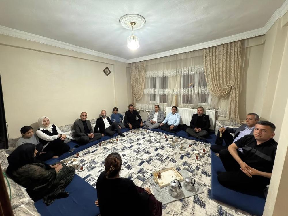 ÇUKURCA’DA RAMAZAN BULUŞMALARI: BAŞKAN DEMİR VE VEKİL KAPAN AİLELERİ ZİYARET ETTİ