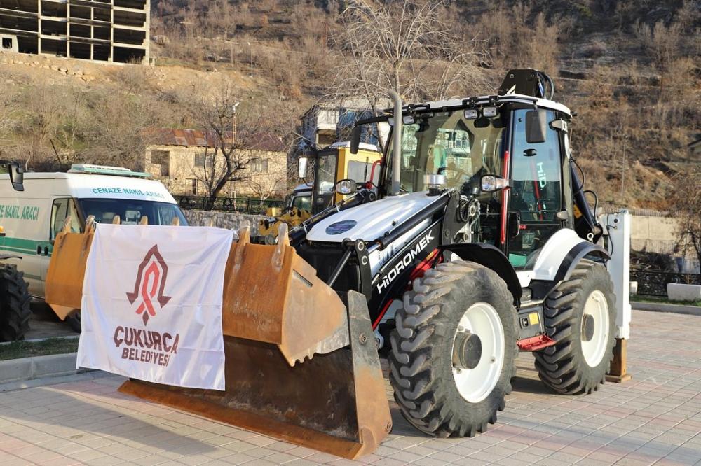 ÇUKURCA BELEDİYESİ’NDEN ALTYAPIYA DESTEK: YENİ İŞ MAKİNESİ HİZMETE GİRDİ