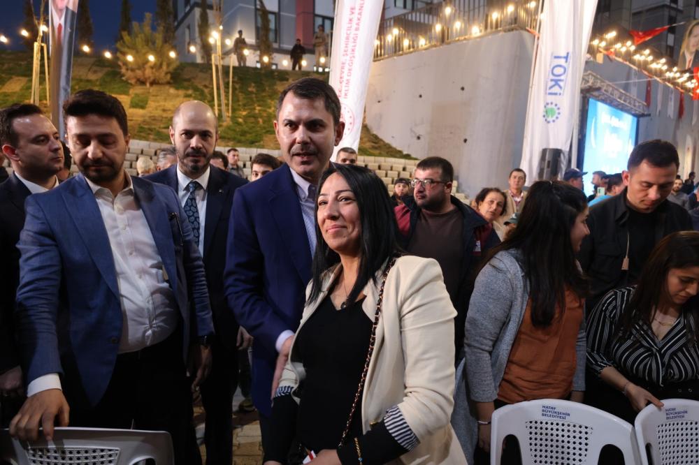 BAKAN MURAT KURUM, HATAY’DA DEPREMZEDELERLE İFTAR SOFRASINDA BULUŞTU