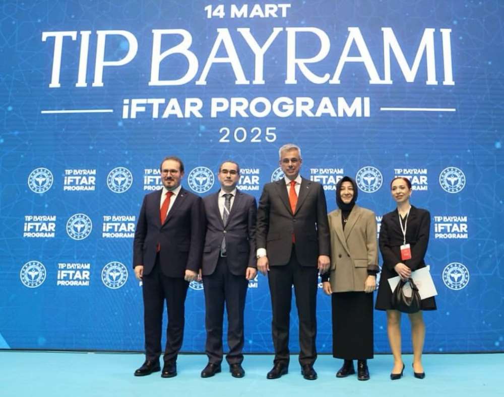 RTEÜ’LÜ AKADEMİSYEN VE HEMŞİREYE 14 MART TIP BAYRAMI ÖDÜLÜ