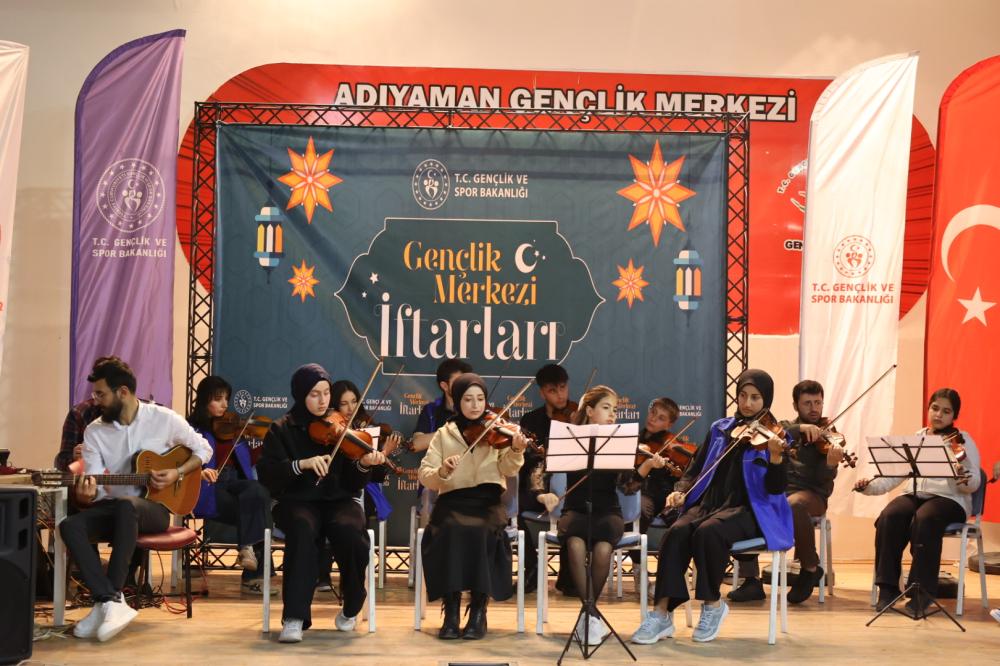 TUNAHAN ÖZBİLGİN GENÇLİK MERKEZİ’NDE RAMAZAN COŞKUSU: GENÇLER İFTARDA BULUŞTU