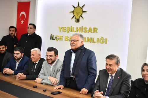 Başkan Büyükkılıç, Yeşilhisar’da Esnaf ve Vatandaşlarla Buluştu