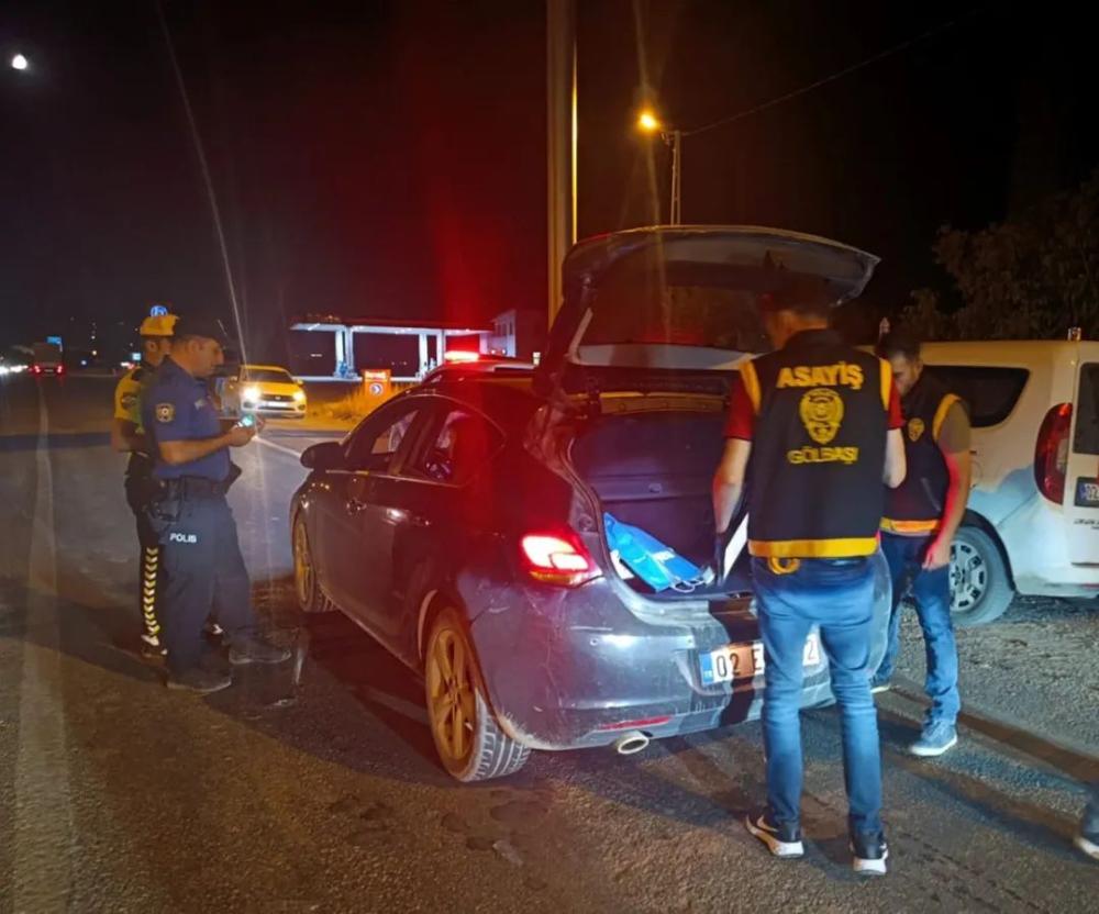 Gölbaşı’nda Asayiş Uygulaması: Aranan Şahıs Yakalandı, 51 Bin TL Ceza Kesildi