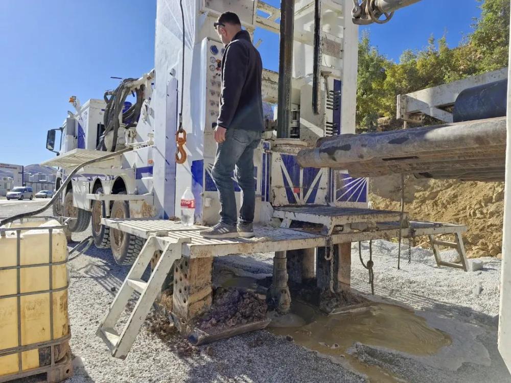KAYMAKAM PELVAN, DEPREM KONUTLARI İÇİN SONDAJ ÇALIŞMALARINI İNCELEDİ