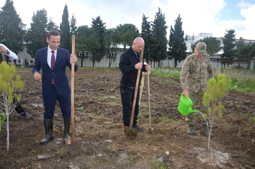 GELİBOLU’DA 250 FİDAN TOPRAKLA BULUŞTU