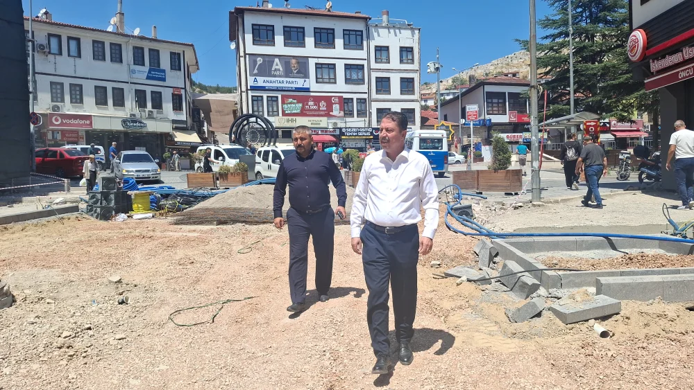 Belediye başkanı Dr. Özer Kasap, bankalar caddesindeki çalışmaları yerinde gördü:
