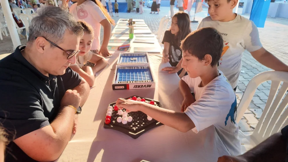 ‘SOKAKTA OYUN VAR’ ETKİNLİĞİ’NDE ÇOCUKLAR AİLELERİYLE BİRLİKTE EĞLENDİ