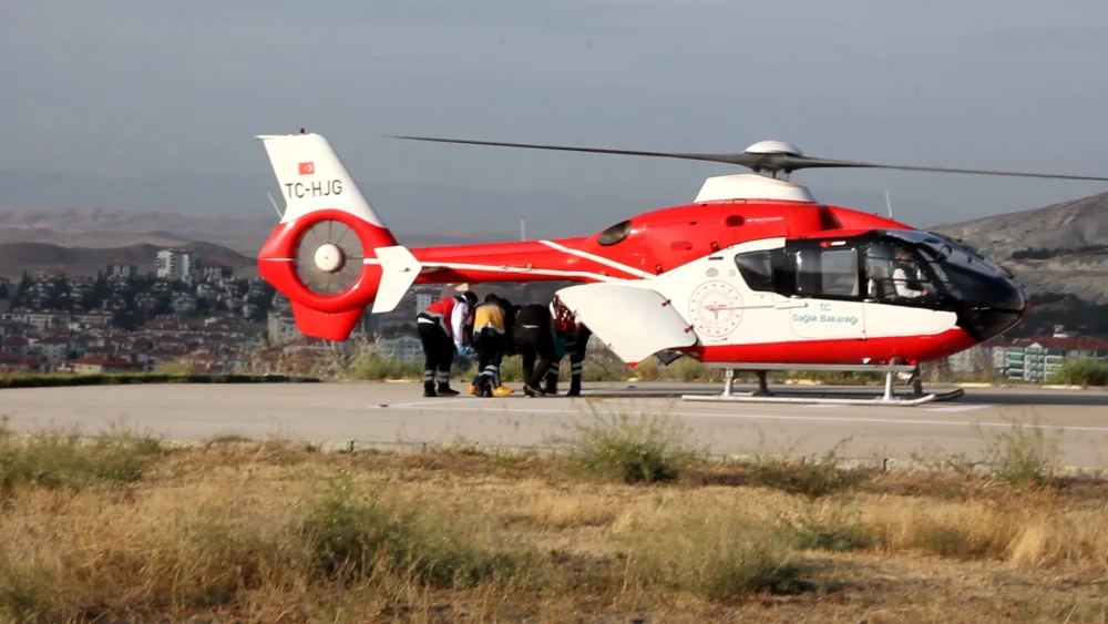 EVİNDE FENALAŞAN HASTA’NIN İMDADINA HAVA AMBULANSI YETİŞTİ
