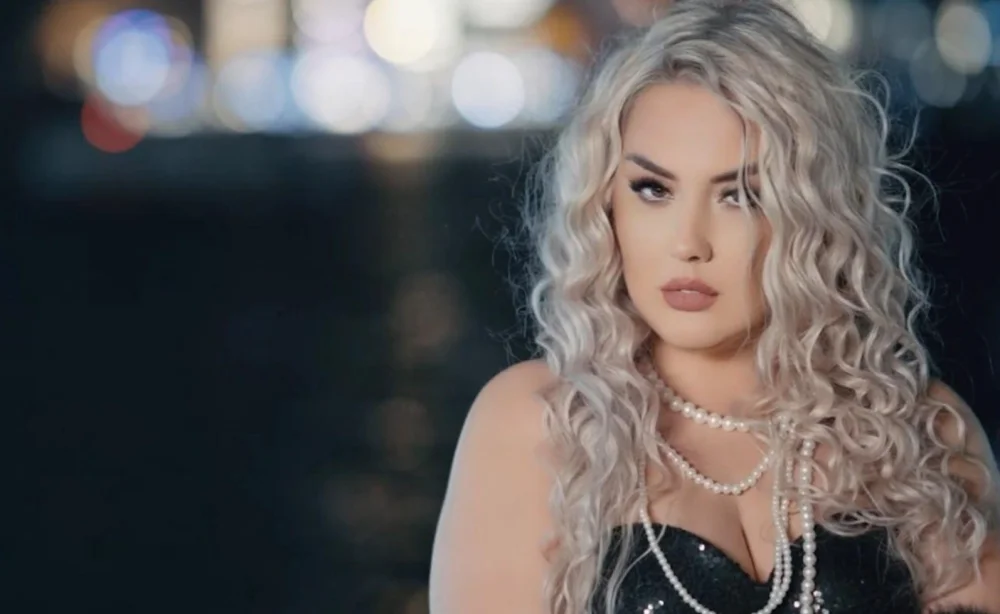 PINAR KÖMÜRCÜOĞLU’NDAN "BEN BİLMESEM" DİLLERDE