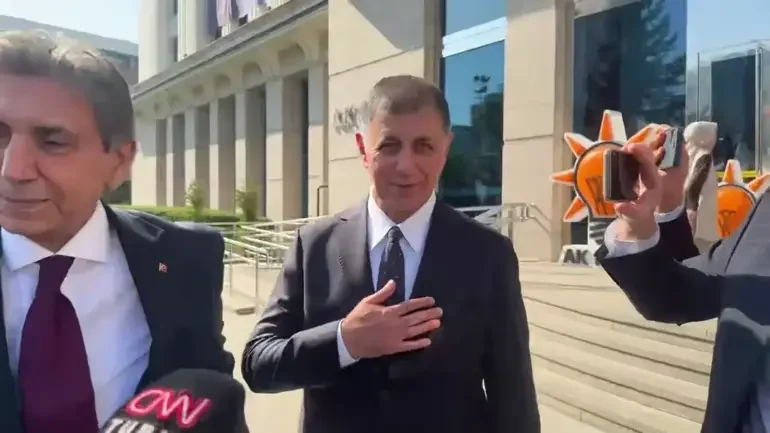 SON DAKİKA... CEMİL TUGAY AK PARTİ GENEL MERKEZİNDE