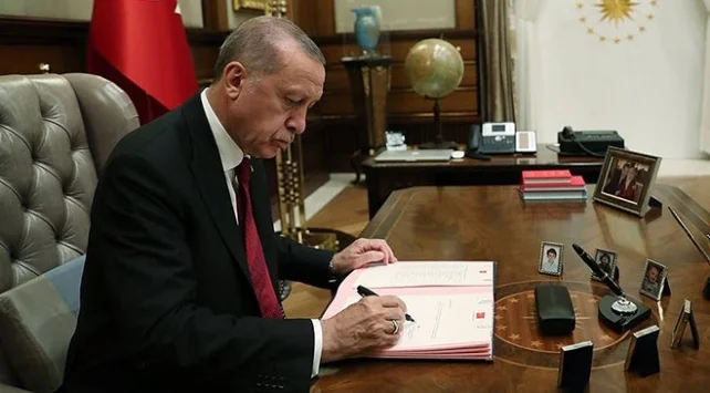 13 BAKANLIK VE KURUMDA GÖREV DEĞİŞİMİ