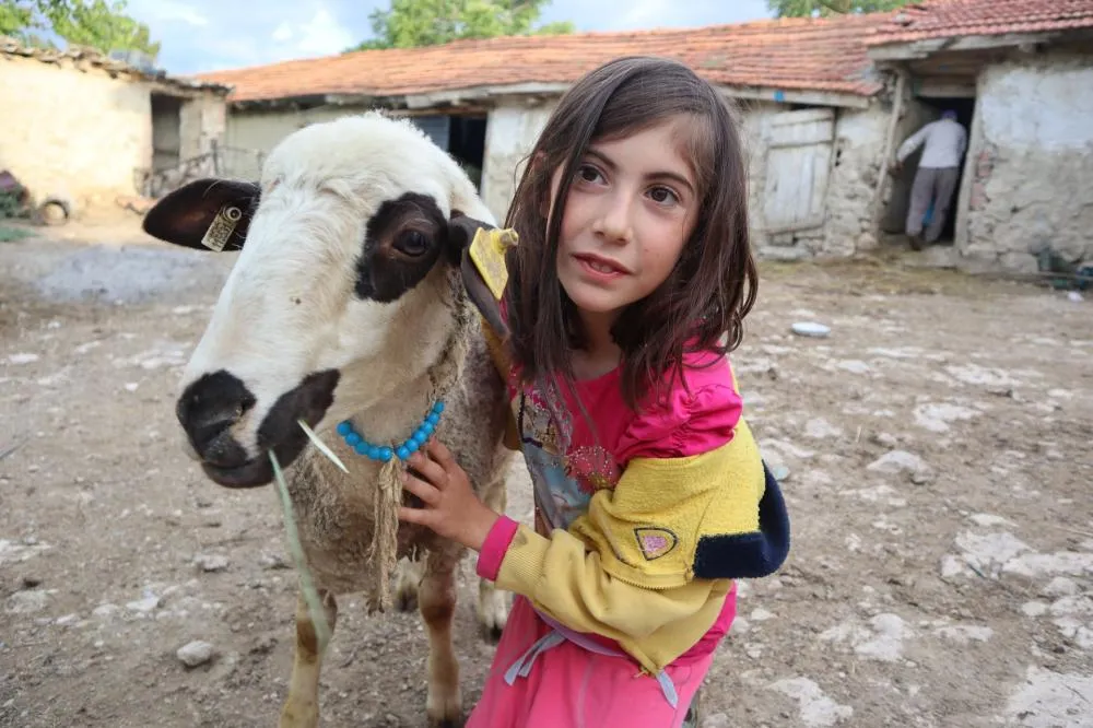 HAYVAN SEVGİSİ MUTLULUĞUN KAPILARINI AÇIYOR